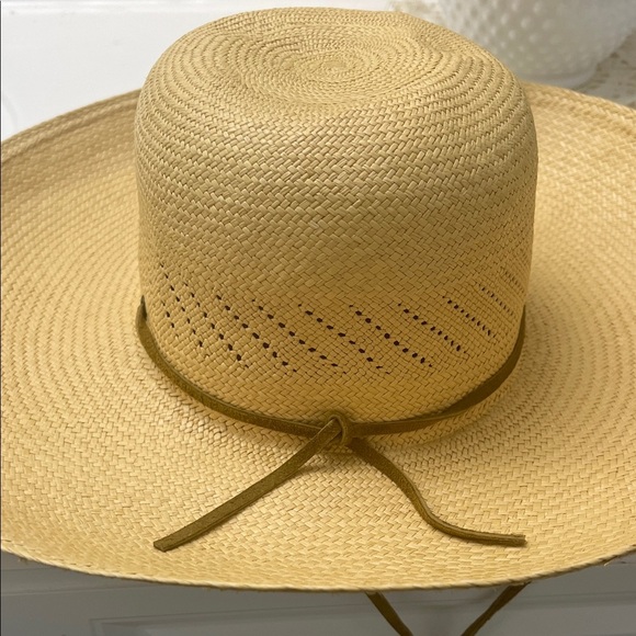 🤎 Chic Straw Sun Hat with Chin Strap – Effortless, Breezy & Adventure-Ready - Picture 2 of 4